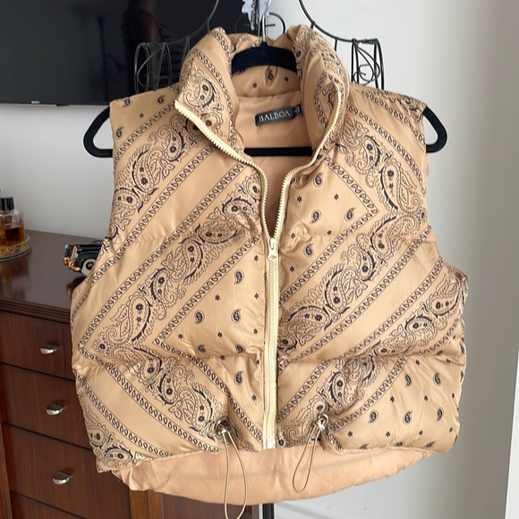 PAISLEY PRINT PUFF BOMBER VEST - Picture 3 of 6